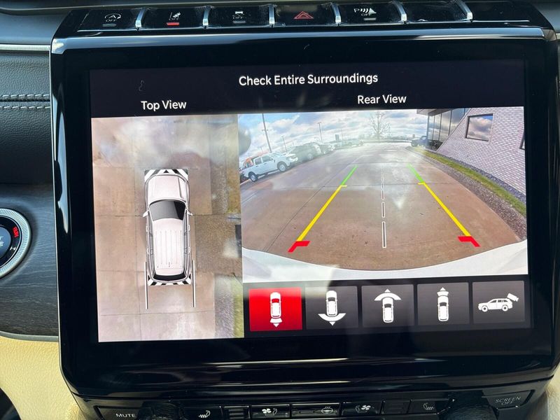 New 2025 Jeep Grand Cherokee L Limited 4x4Image 22