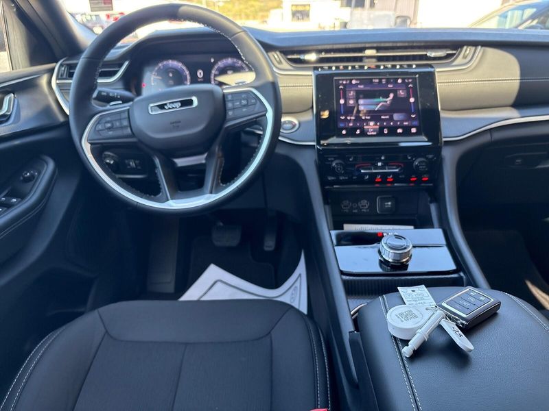 New 2025 Jeep Grand Cherokee L Laredo X 4x4Image 6