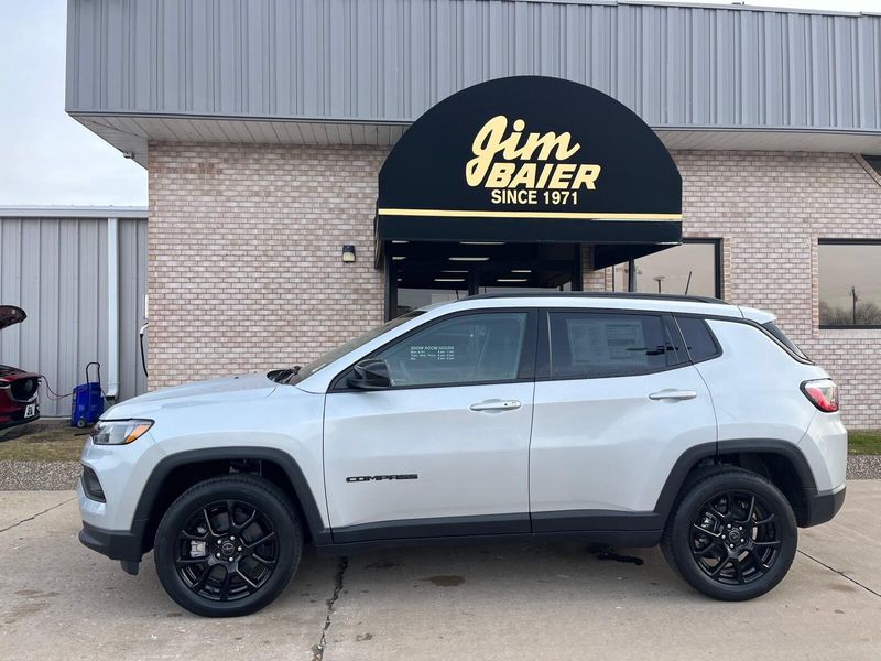 2025 Jeep Compass Latitude 4x4Image 2