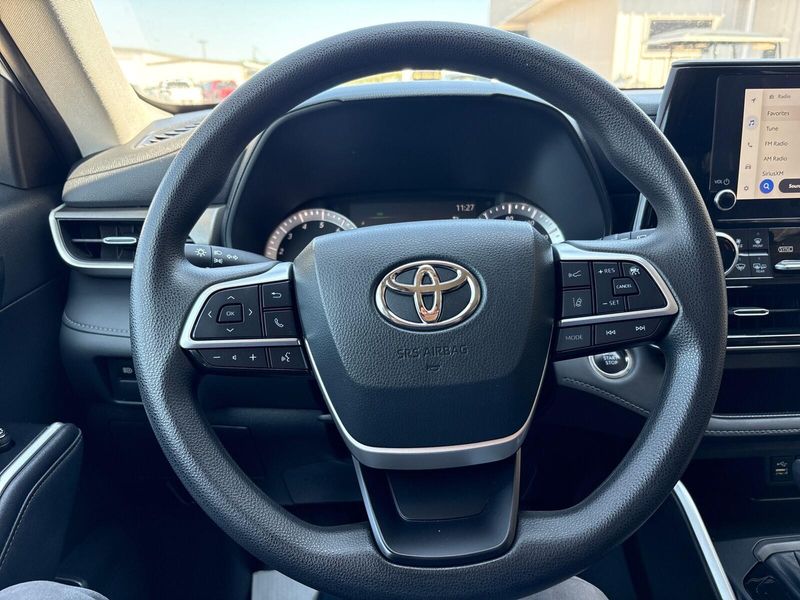 Used 2023 Toyota Highlander LImage 14