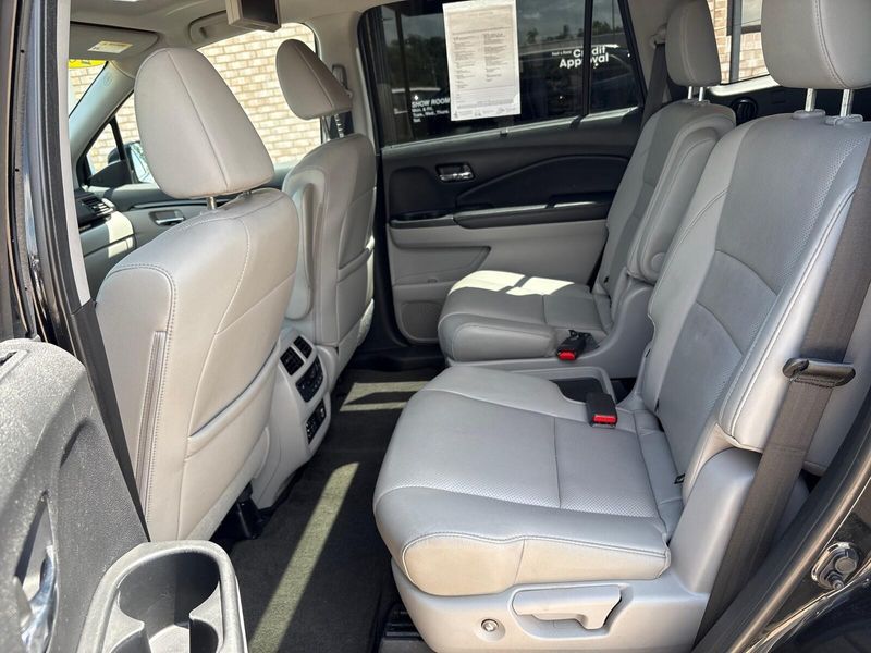 Used 2017 Honda Pilot EliteImage 4