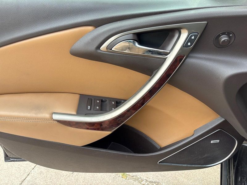 2012 Buick Verano Leather GroupImage 13