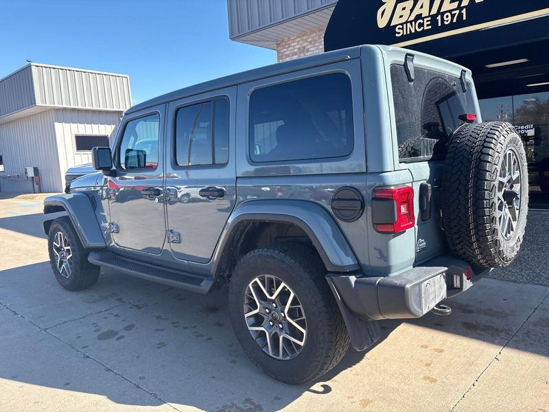 Used 2024 Jeep Wrangler SaharaImage 10