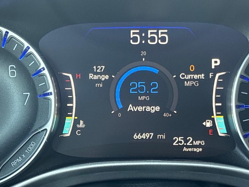 Used 2023 Chrysler Pacifica Touring LImage 16