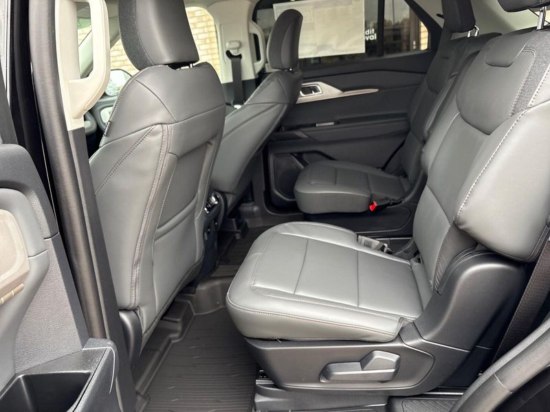 2026 Ford Explorer photo 2