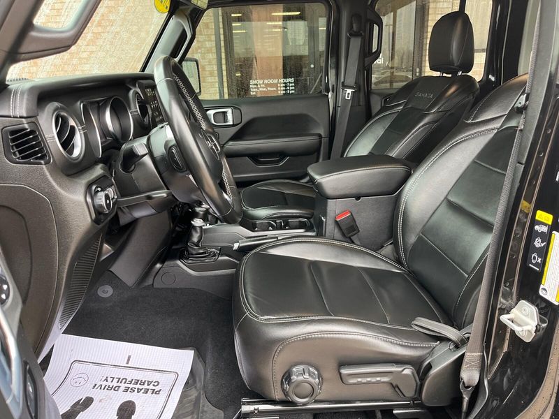 2021 Jeep Wrangler Unlimited SaharaImage 3