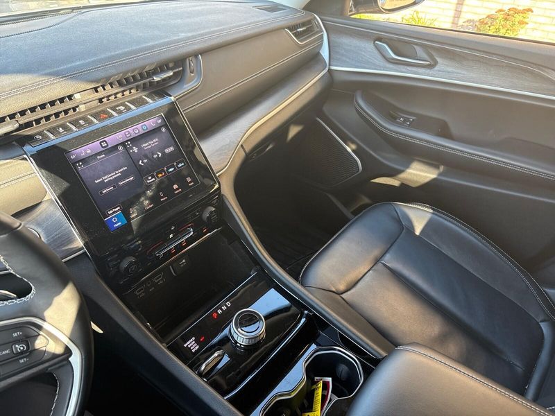 Used 2021 Jeep Grand Cherokee L LimitedImage 18