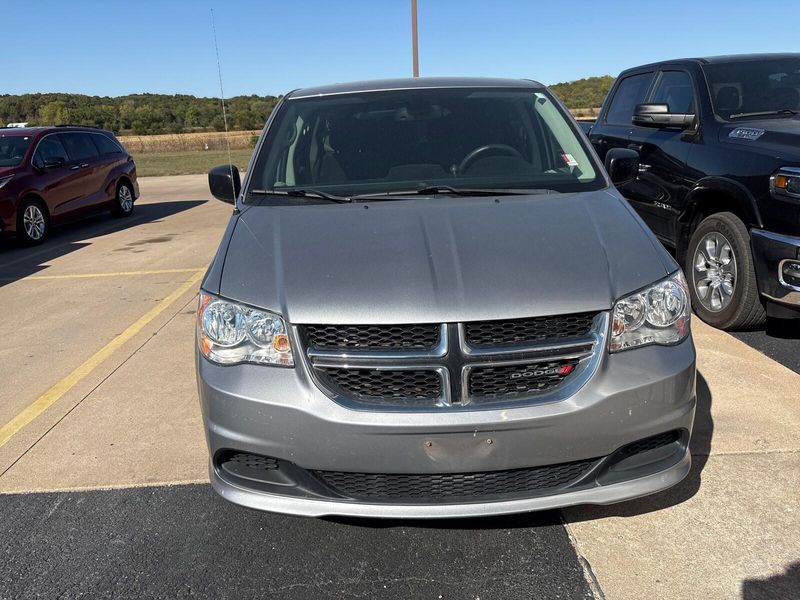 Used 2019 Dodge Grand Caravan SEImage 2