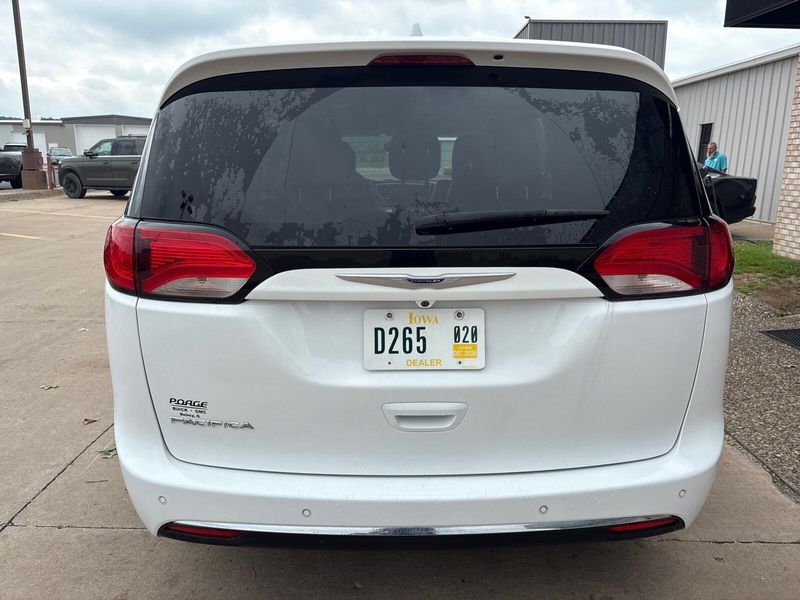 2020 Chrysler Pacifica Touring L PlusImage 11