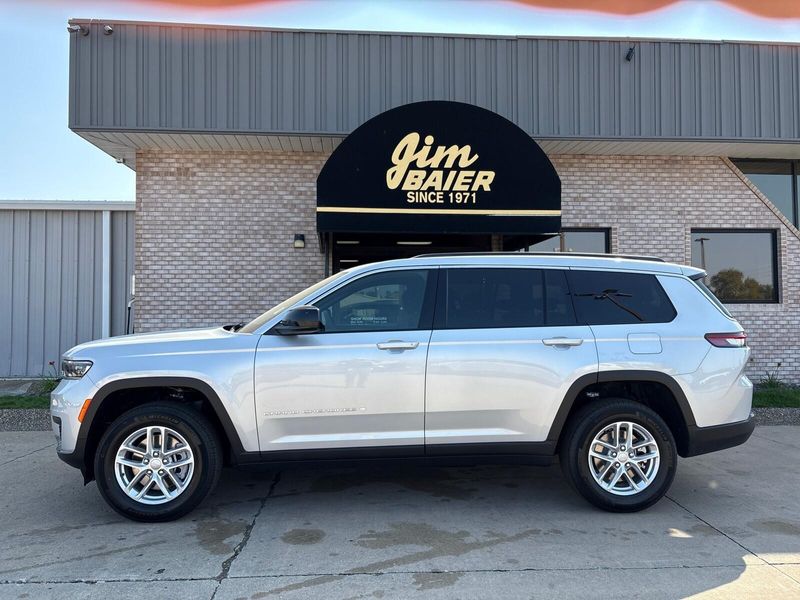 New 2025 Jeep Grand Cherokee L Laredo X 4x4Image 2