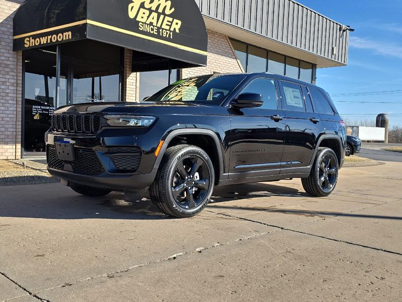 2025 Jeep Grand Cherokee Altitude X 4x4Image 1