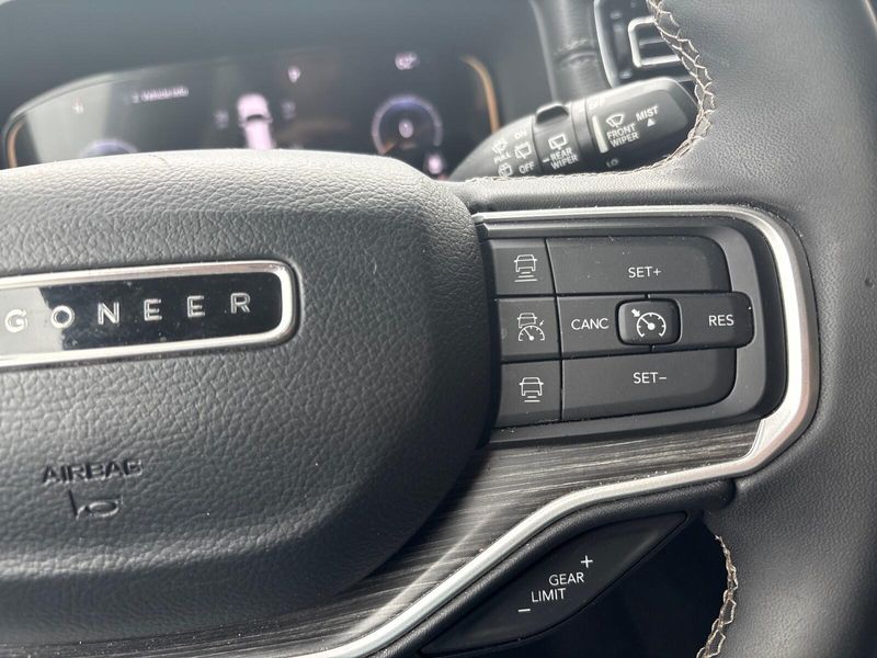 2023 Jeep Wagoneer L Series IIImage 16