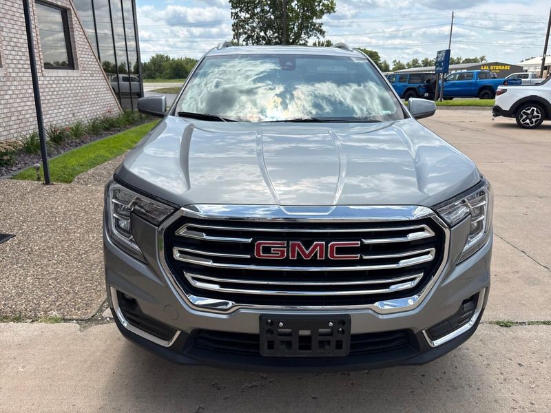 Used 2024 GMC Terrain SLTImage 6