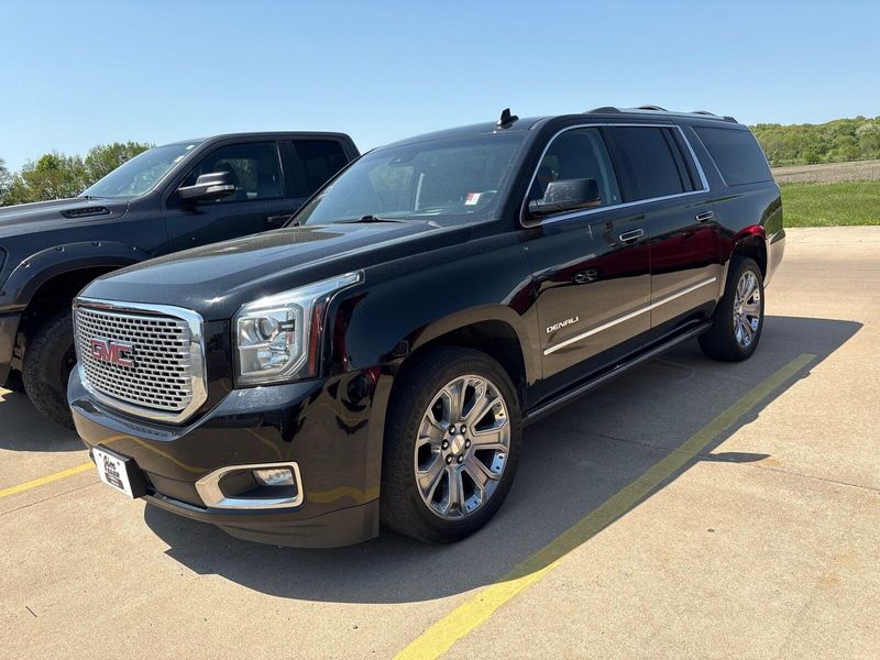 2016 GMC Yukon XL DenaliImage 1