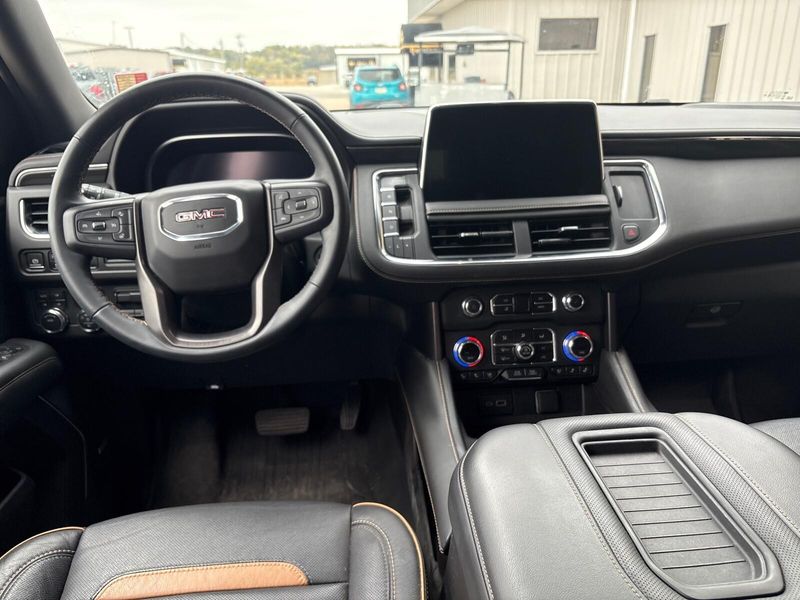 Used 2023 GMC Yukon AT4Image 7