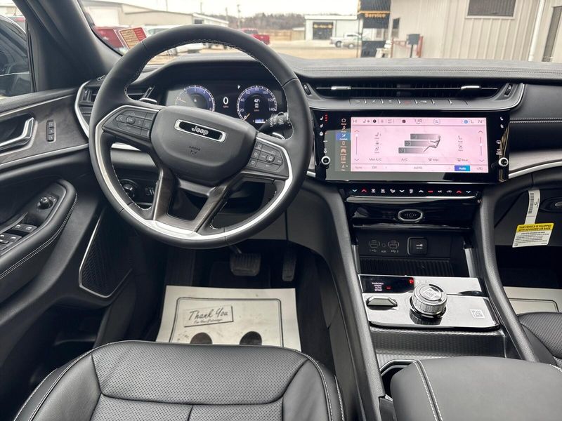 New 2026 Jeep Grand Cherokee Limited Reserve 4x4Image 6