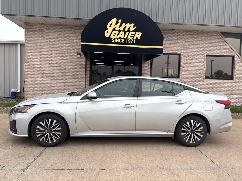 Used 2023 Nissan Altima 2.5 SVImage 2