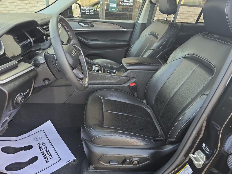 Used 2023 Jeep Grand Cherokee LimitedImage 12
