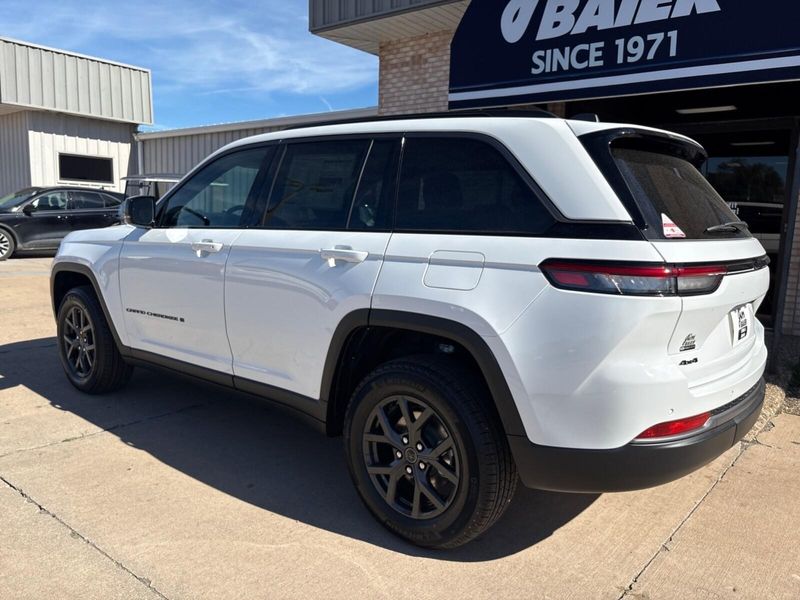 New 2027 Jeep Grand Cherokee Laredo Altitude 4x4Image 10