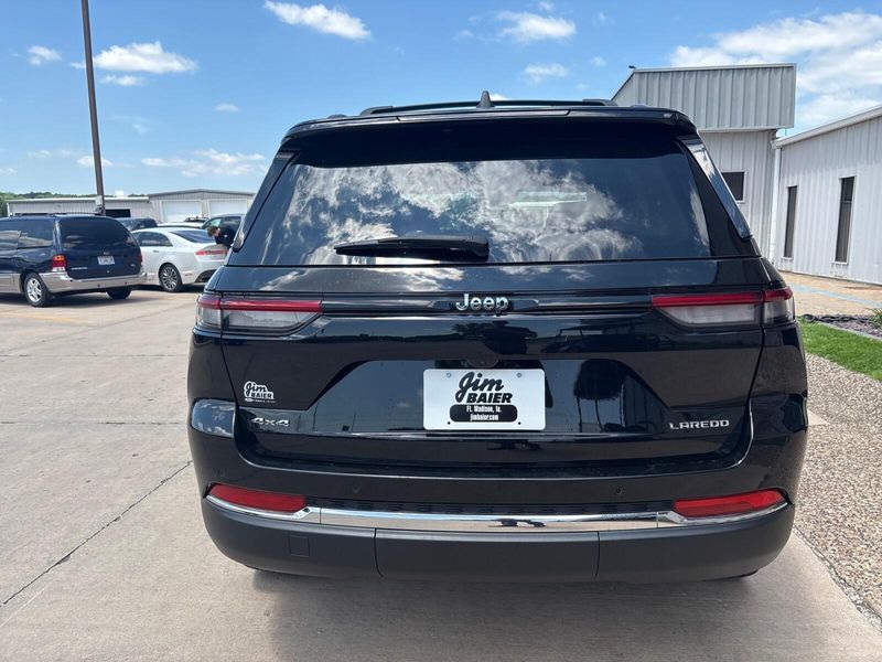 Used 2023 Jeep Grand Cherokee LaredoImage 9