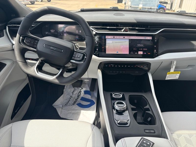 New 2026 Jeep Cherokee Overland 4x4Image 6