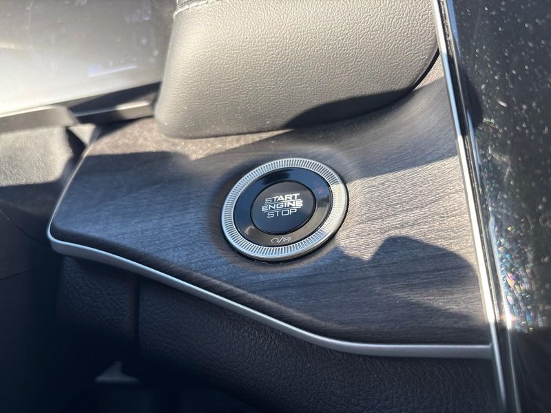 Used 2021 Jeep Grand Cherokee L LimitedImage 21