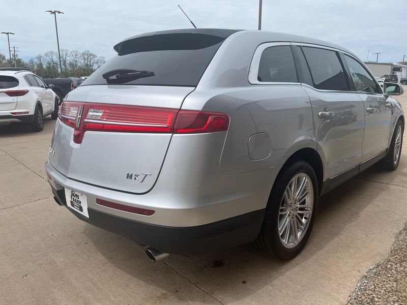 2019 Lincoln MKT ReserveImage 11