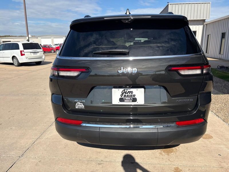 Used 2023 Jeep Grand Cherokee L LimitedImage 11