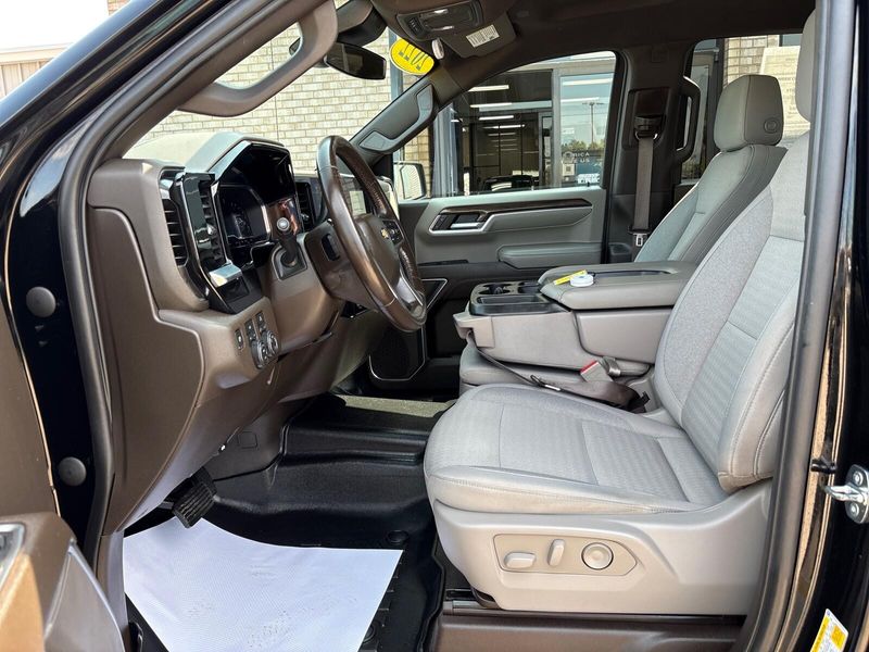 Used 2022 Chevrolet Silverado 1500 LTImage 3