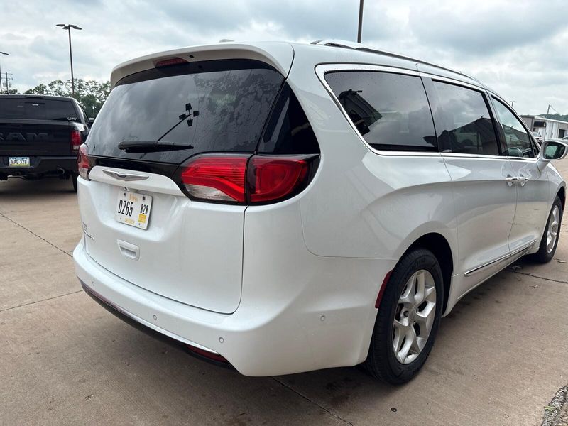 2020 Chrysler Pacifica Touring L PlusImage 10