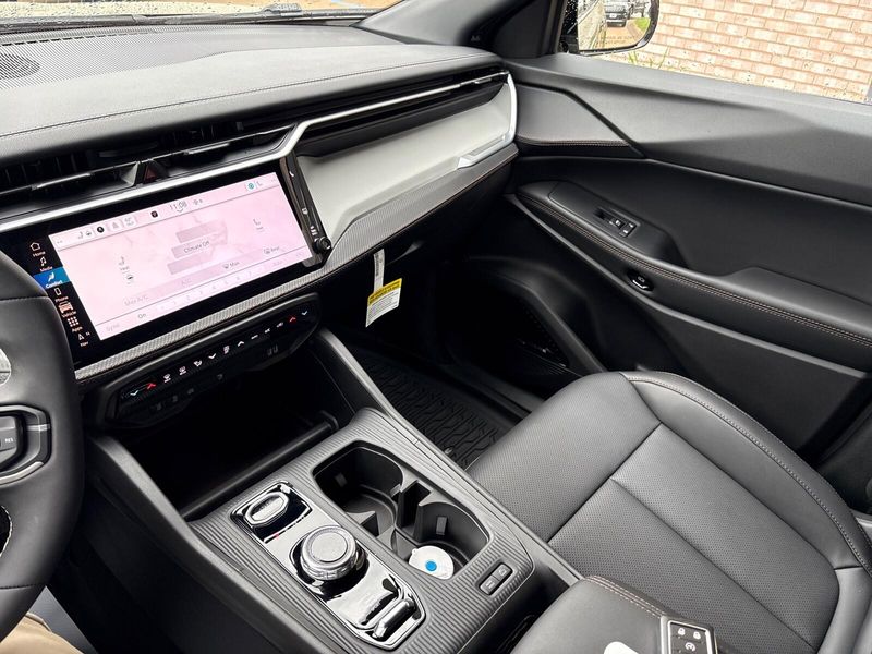New 2026 Jeep Cherokee Limited Altitude 4x4Image 16