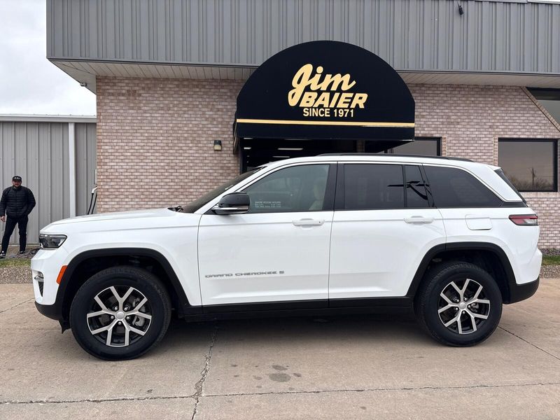 Used 2024 Jeep Grand Cherokee LimitedImage 2