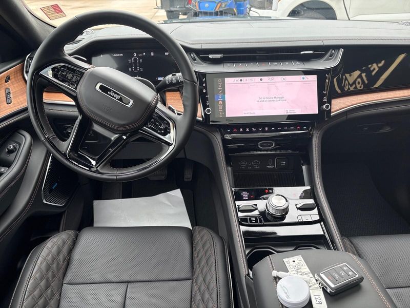 New 2026 Jeep Grand Cherokee L Summit 4x4Image 7