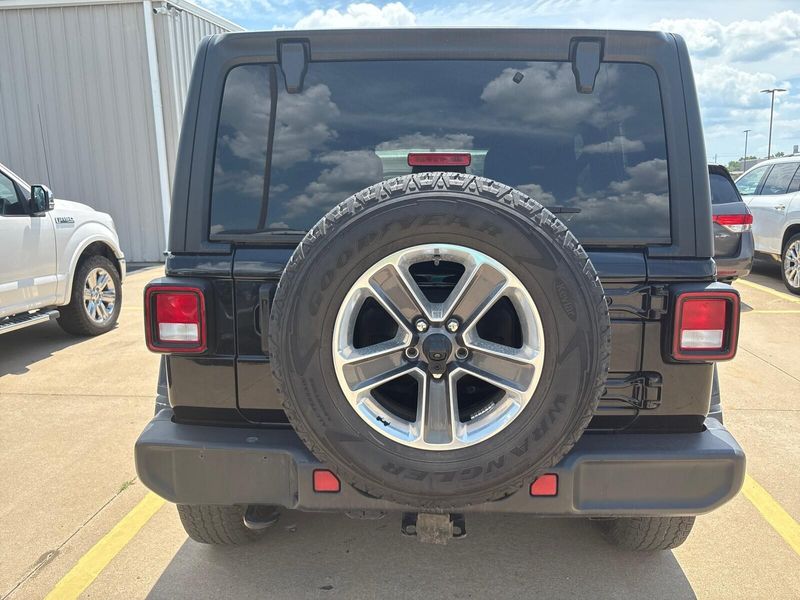 2022 Jeep Wrangler Unlimited SaharaImage 9