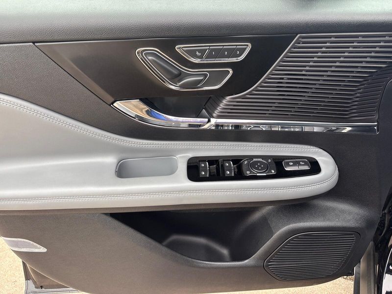 2022 Lincoln Corsair StandardImage 12