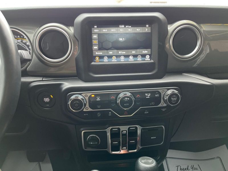 2021 Jeep Wrangler Unlimited SaharaImage 9