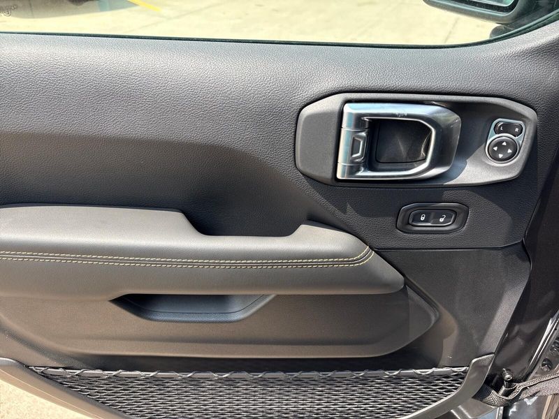 2025 Jeep Wrangler 4-door SaharaImage 12