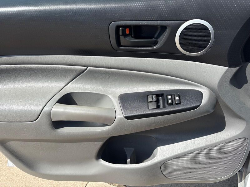 Used 2012 Toyota Tacoma Image 13