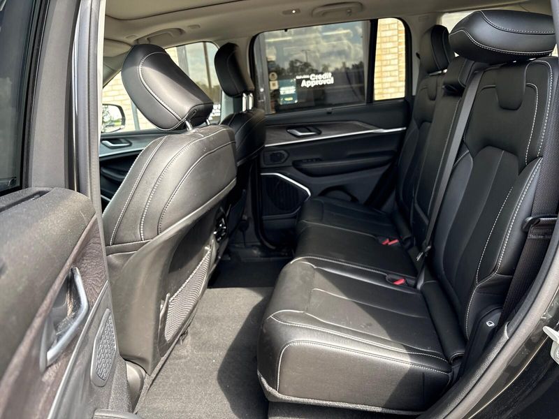 Used 2023 Jeep Grand Cherokee LimitedImage 4