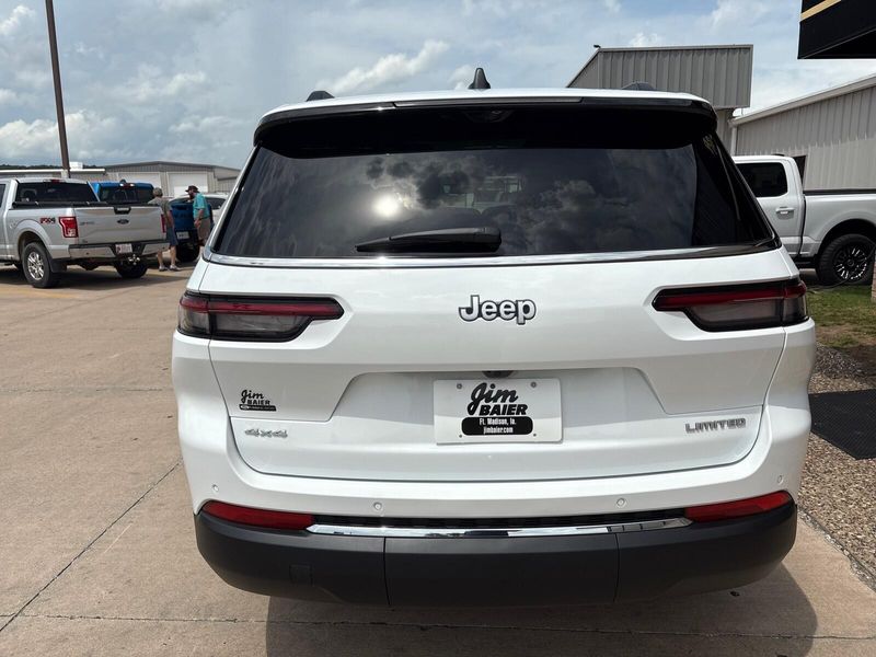 New 2025 Jeep Grand Cherokee L Limited 4x4Image 12