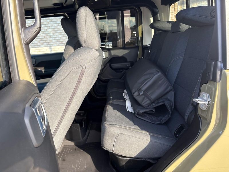 New 2026 Jeep Gladiator Willys 4x4Image 4