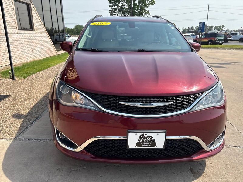 2017 Chrysler Pacifica Touring-LImage 7