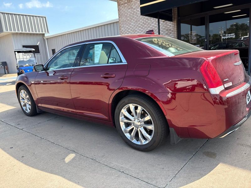 Used 2021 Chrysler 300 Touring LImage 12