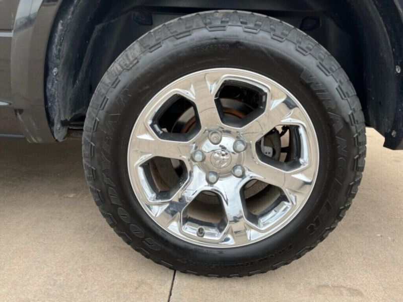 2017 RAM 1500 LaramieImage 13