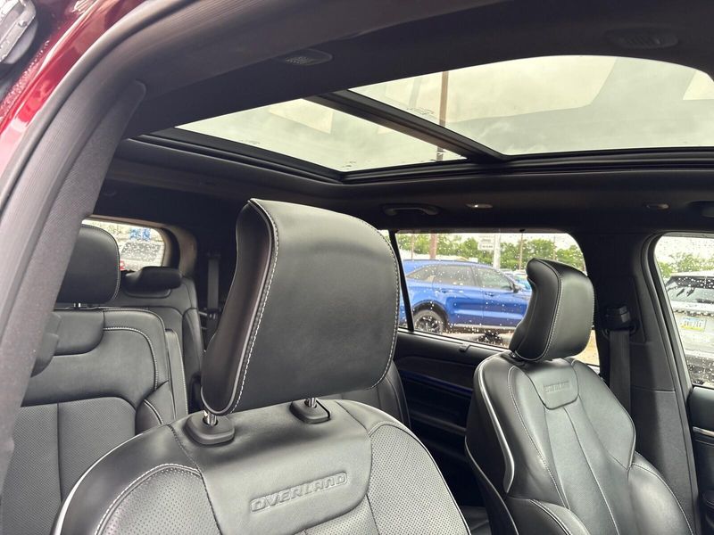 Used 2023 Jeep Grand Cherokee L OverlandImage 10