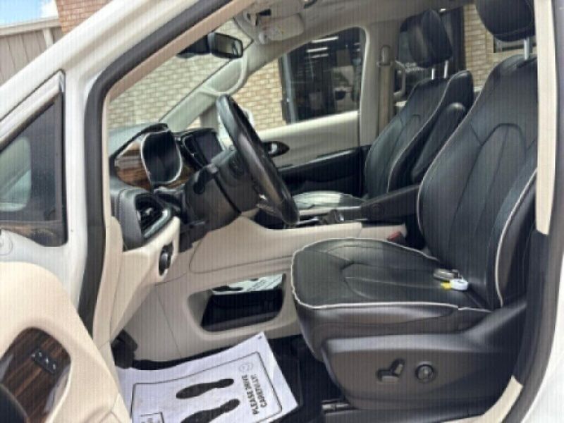 2022 Chrysler Pacifica LimitedImage 3