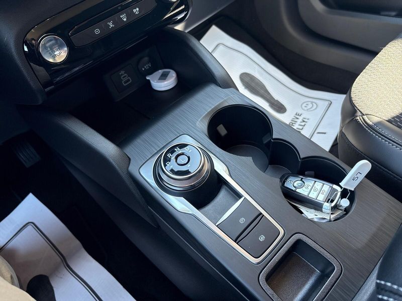 2025 Ford Escape photo 14