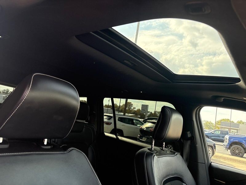 Used 2021 Jeep Grand Cherokee L AltitudeImage 9
