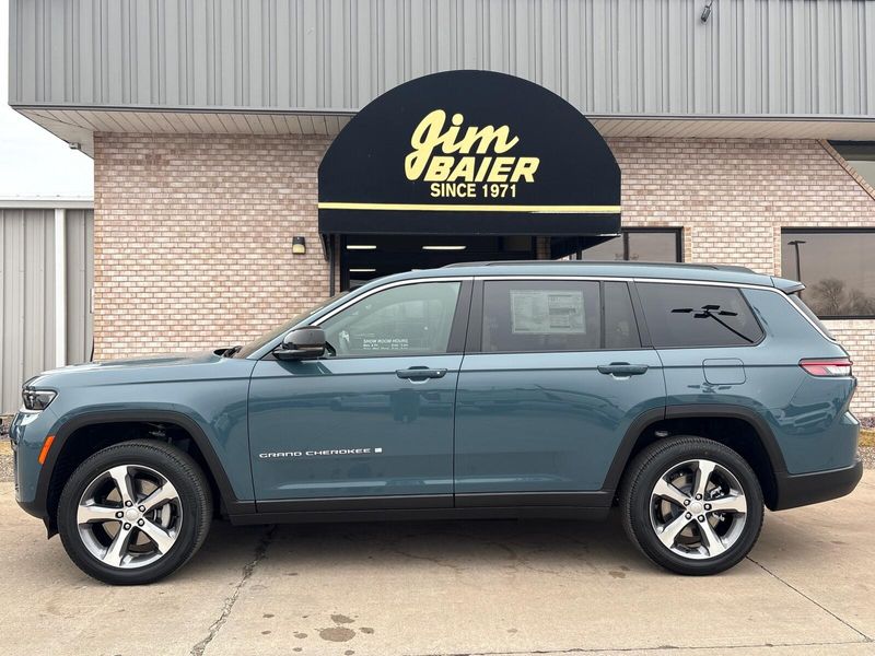 New 2026 Jeep Grand Cherokee L Limited 4x4Image 2