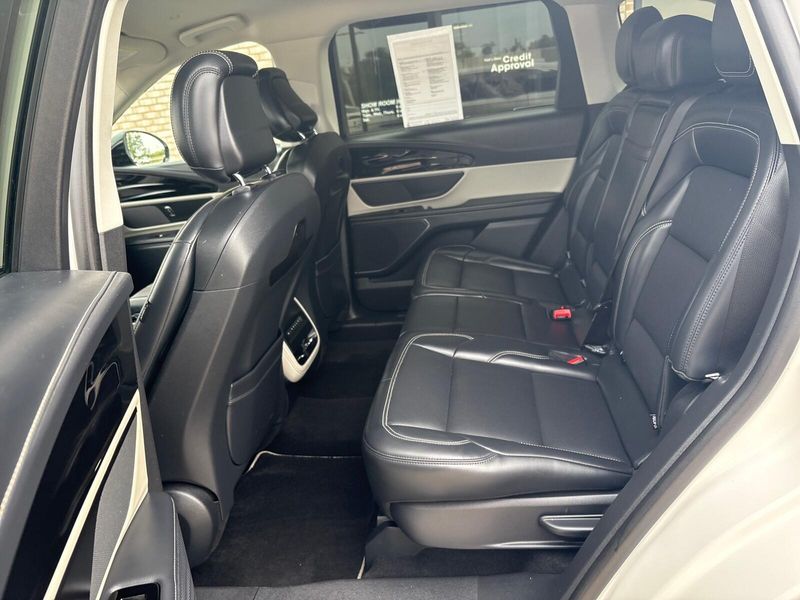 Used 2024 Lincoln Nautilus PremiereImage 4